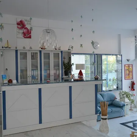Ξενοδοχείο με διαμερίσματα Victor Eleni 2*