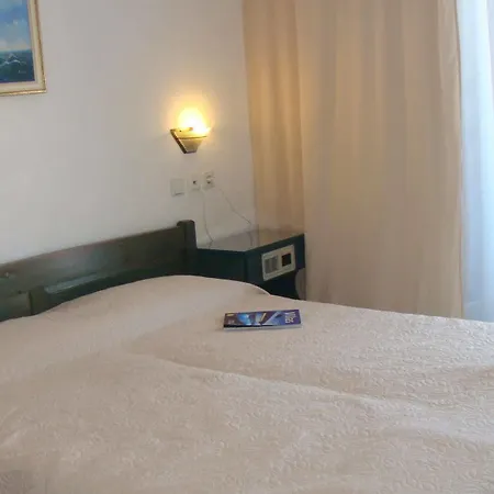 Victor Eleni Apart Otel 2*